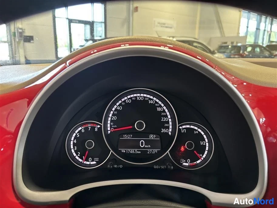 Red Volkswagen Beetle 2015, detail, photo 18