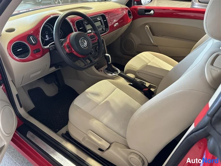 Red Volkswagen Beetle 2015, cockpit, photo 8