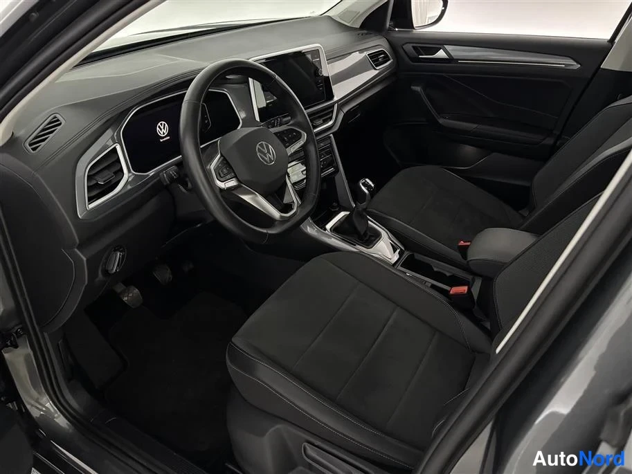 Grey Volkswagen T-Roc 2025, cockpit, photo 13