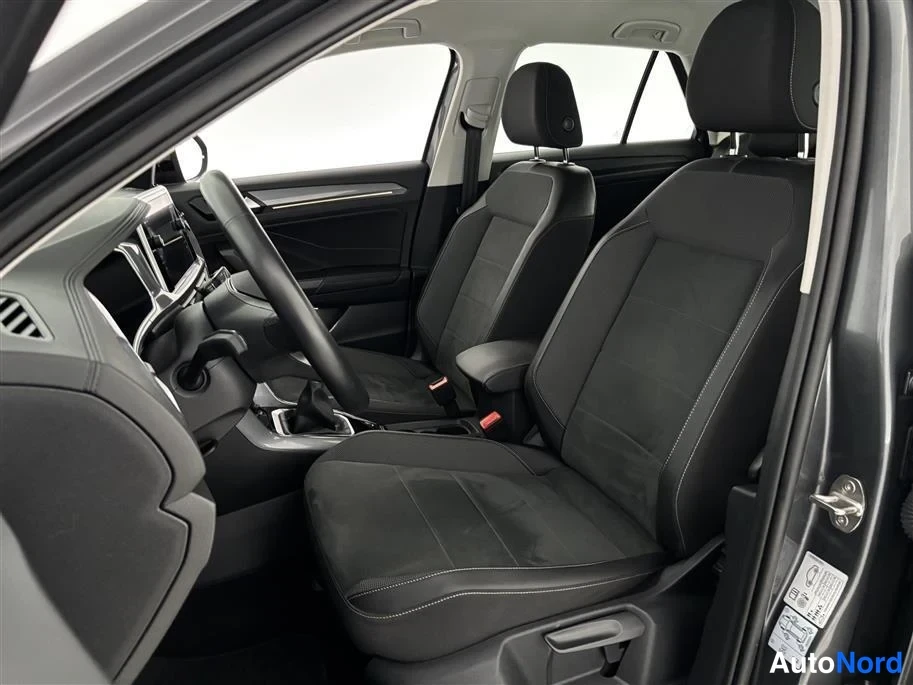 Grey Volkswagen T-Roc 2025, front seats, photo 16