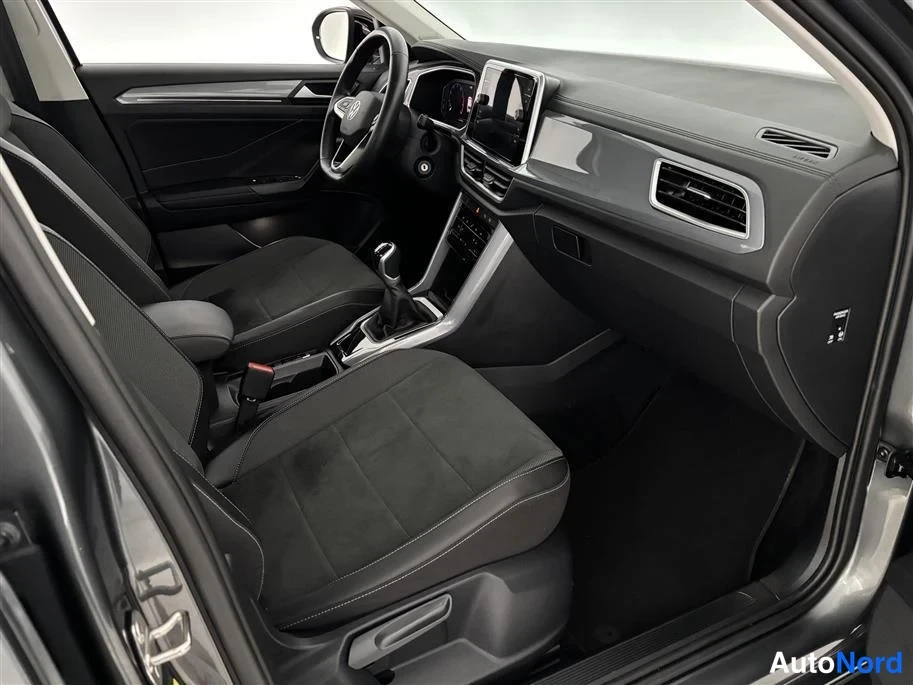 Grey Volkswagen T-Roc 2025, cockpit, photo 14