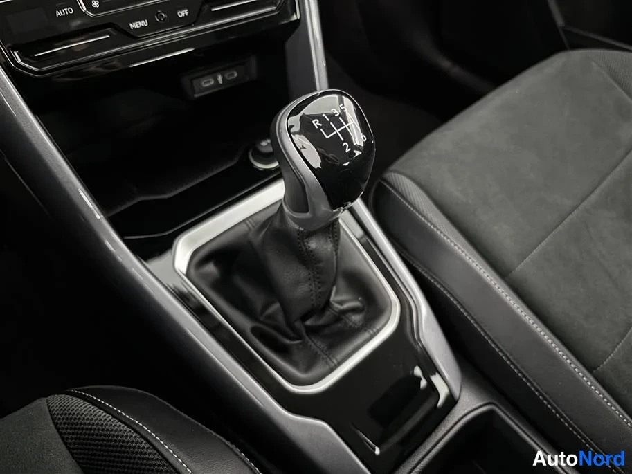 Grey Volkswagen T-Roc 2025, detail, photo 23