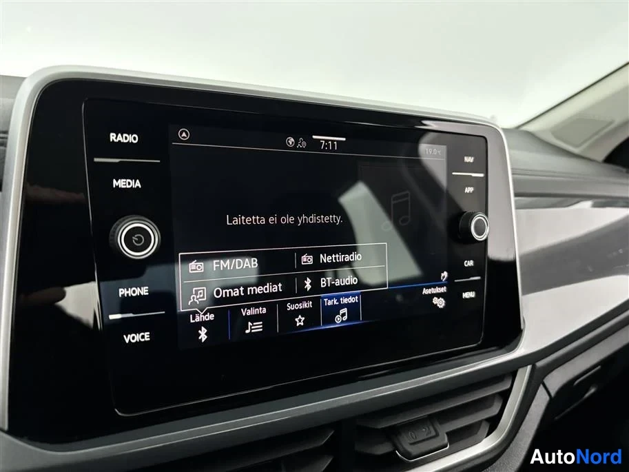 Grey Volkswagen T-Roc 2025, detail, photo 27