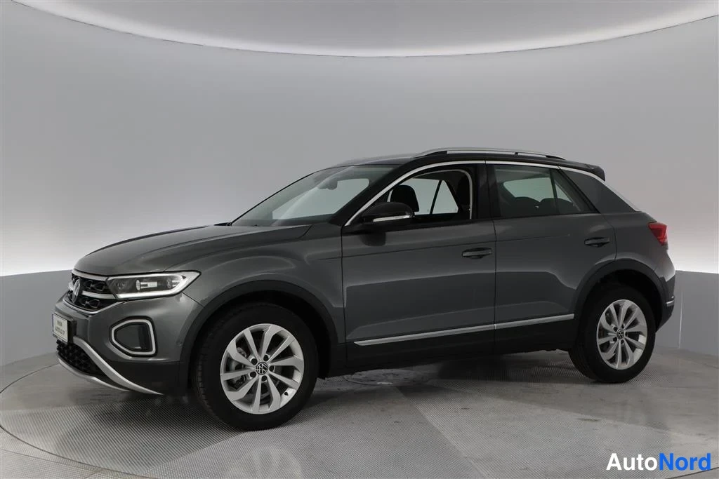 Grey Volkswagen T-Roc 2025, front three-quarter, nose to the left, photo 3