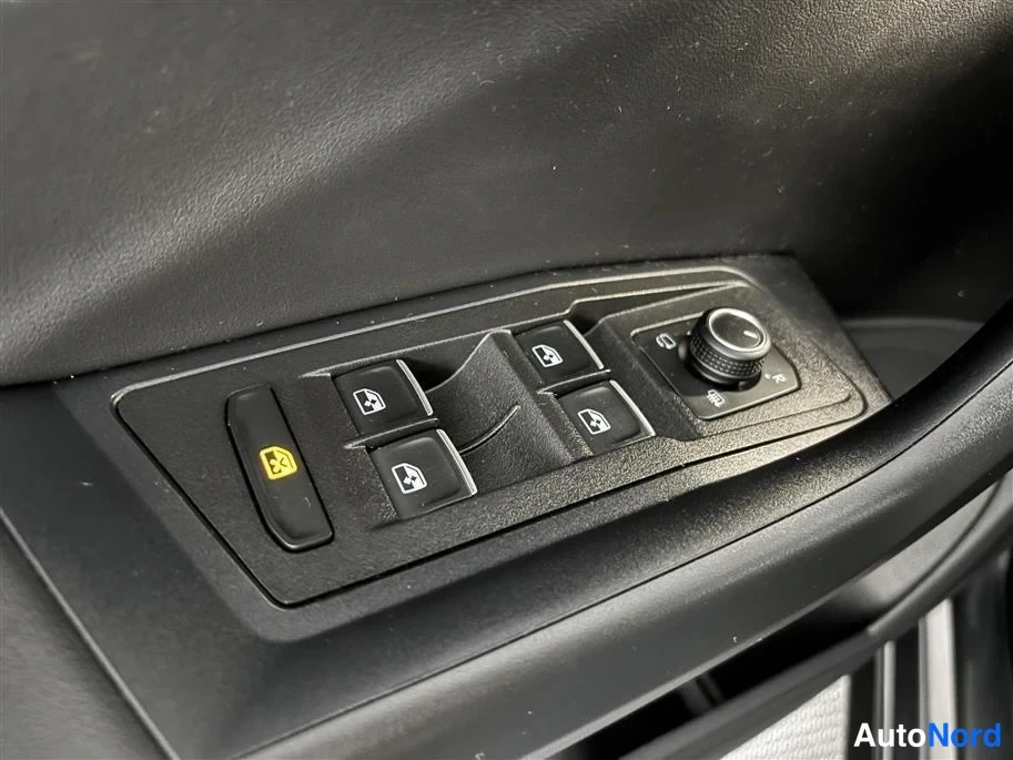 Grey Volkswagen T-Roc 2025, detail, photo 32