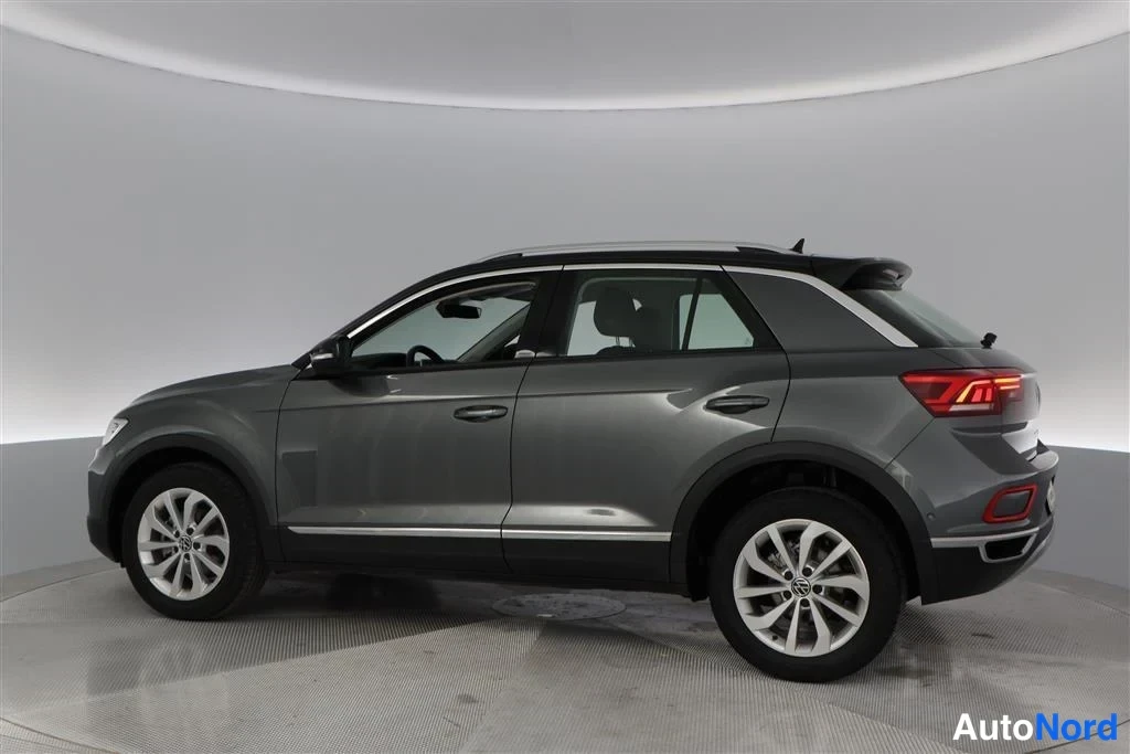 Grey Volkswagen T-Roc 2025, rear three-quarter, photo 7