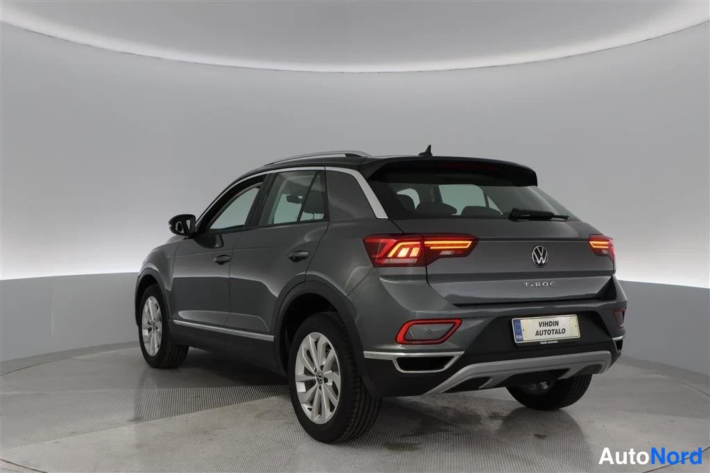 Grey Volkswagen T-Roc 2025, rear three-quarter, photo 9