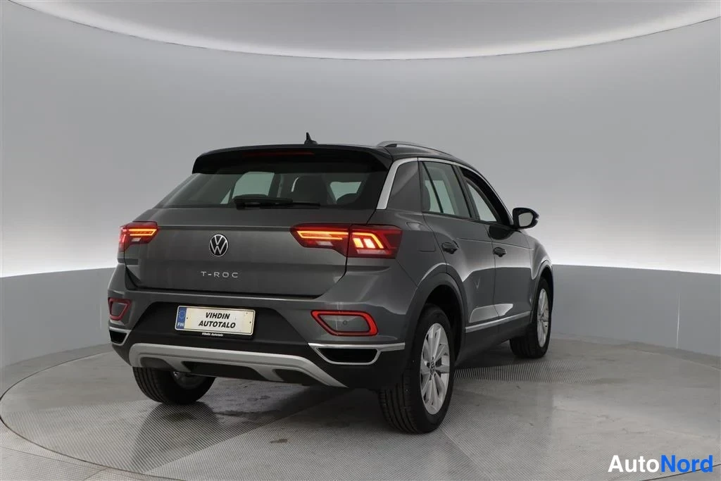 Grey Volkswagen T-Roc 2025, rear three-quarter, photo 10