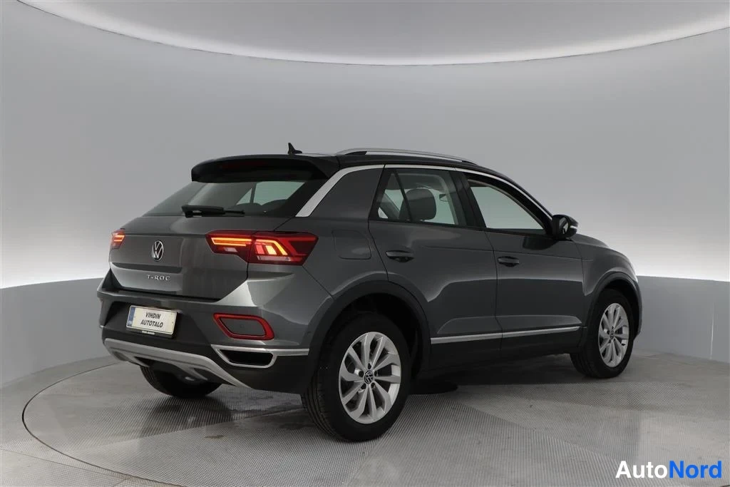 Grey Volkswagen T-Roc 2025, rear three-quarter, photo 11