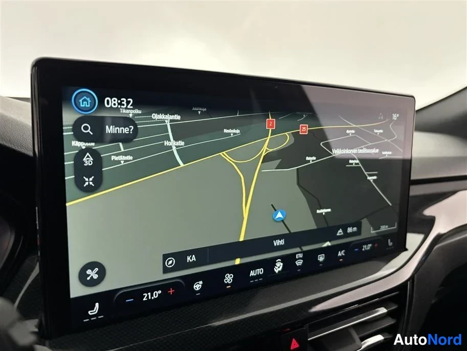 Red Ford Focus 2025, detail, photo 25