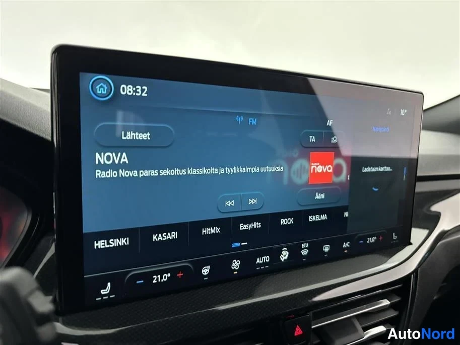Red Ford Focus 2025, detail, photo 27