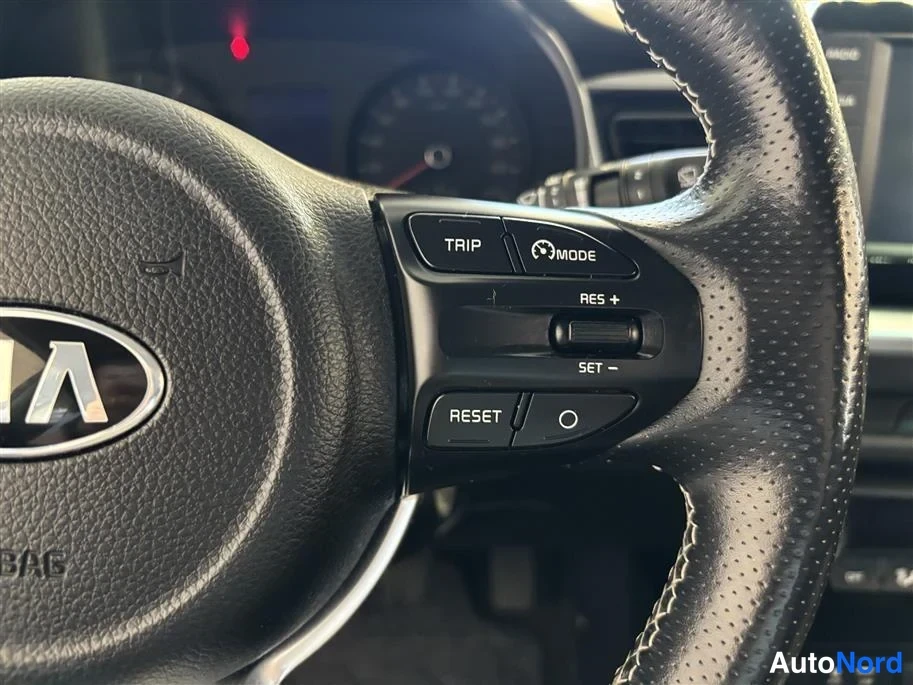 White Kia Stonic 2019, detail, photo 25