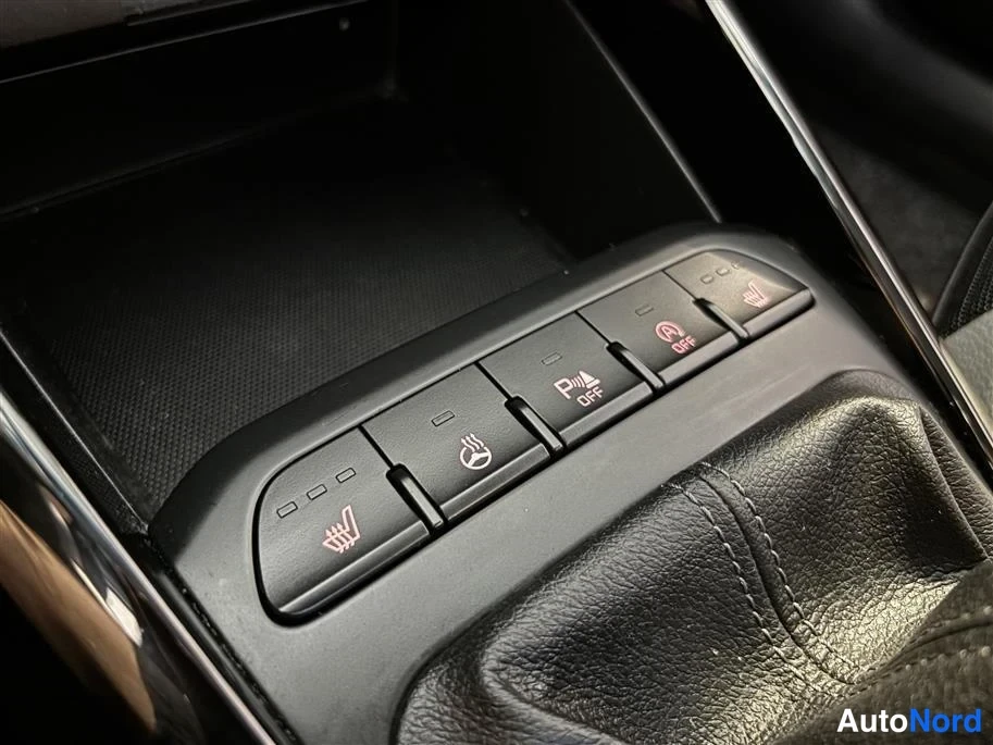 White Kia Stonic 2019, detail, photo 17