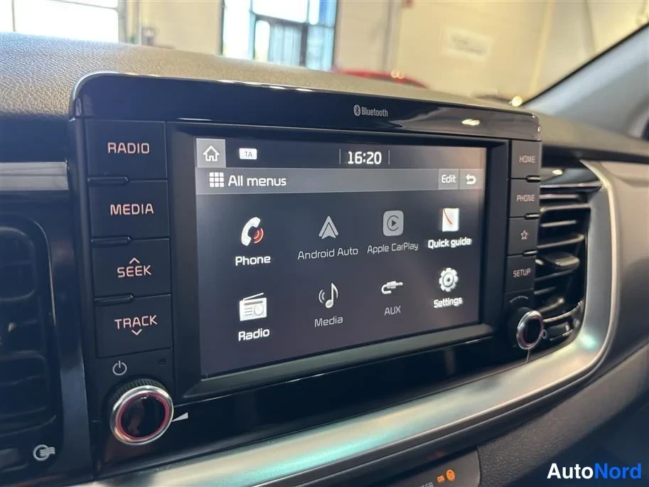 White Kia Stonic 2019, detail, photo 20