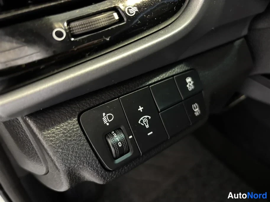 White Kia Stonic 2019, detail, photo 23