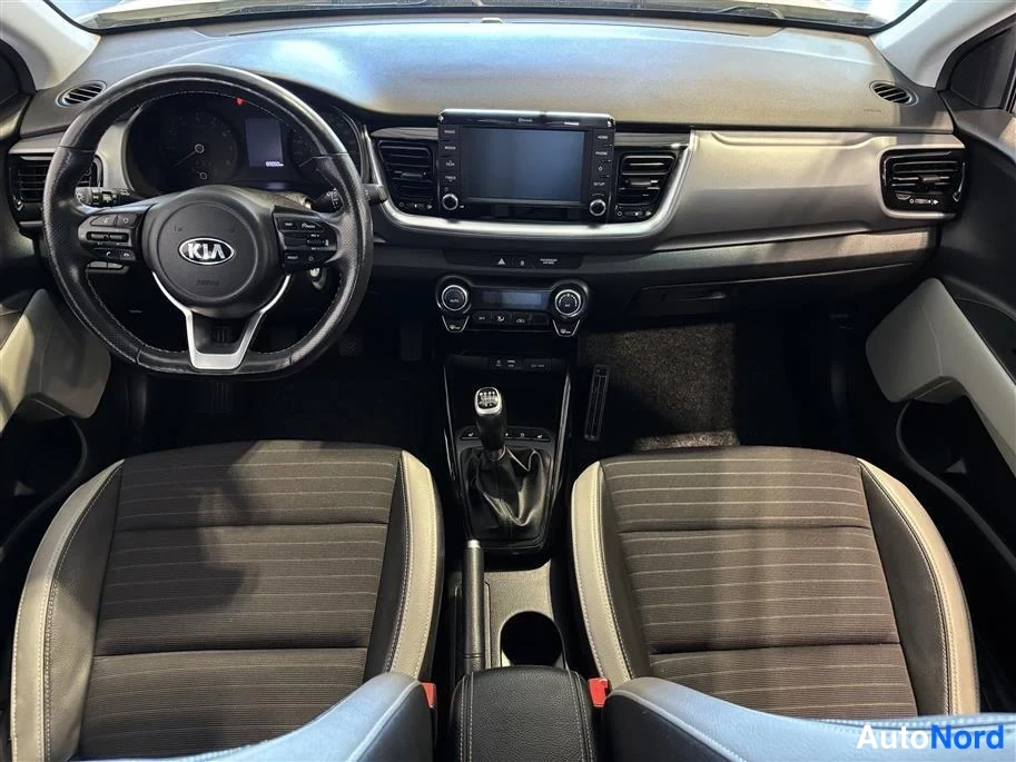 White Kia Stonic 2019, cockpit, photo 7
