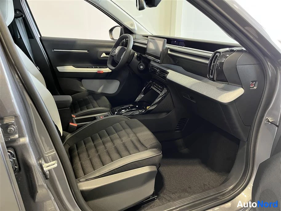 Silver Citroen C3 Aircross 2025, cockpit, photo 10