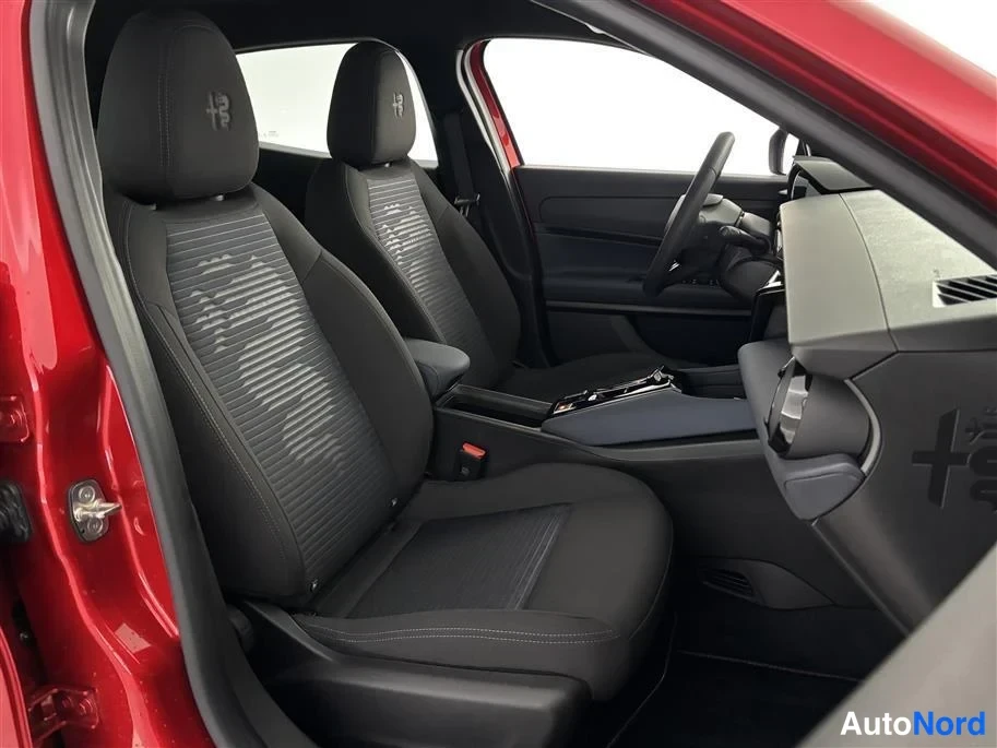 Red Alfa Romeo Junior 2026, front seats, photo 19