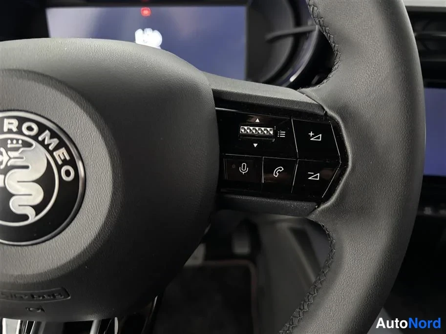 Red Alfa Romeo Junior 2026, detail, photo 25