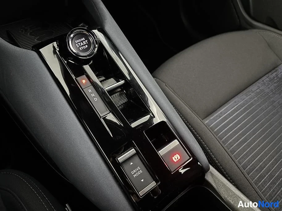 Red Alfa Romeo Junior 2026, detail, photo 26