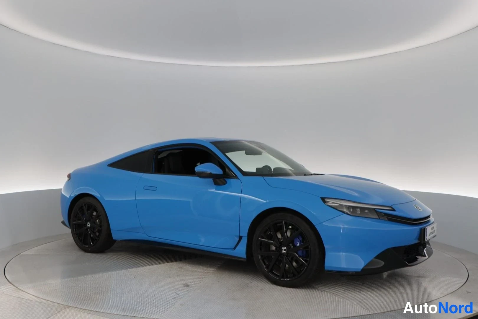 Blue Honda Prelude 2026, front three-quarter, nose to the right, photo 3