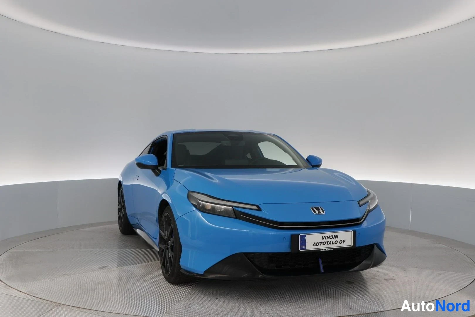 Blue Honda Prelude 2026, front three-quarter, nose to the right, photo 6