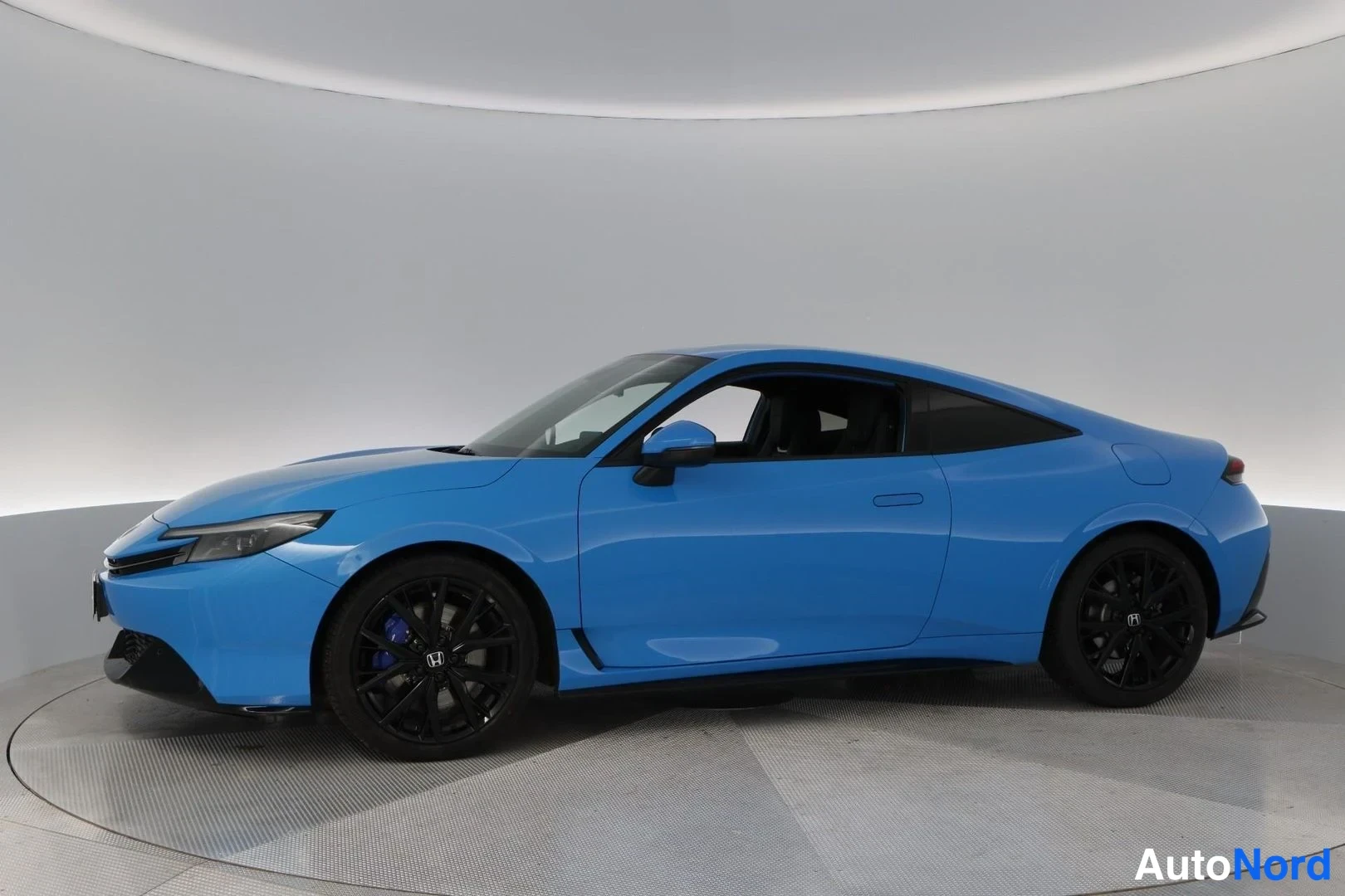 Blue Honda Prelude 2026, front three-quarter, nose to the left, photo 2