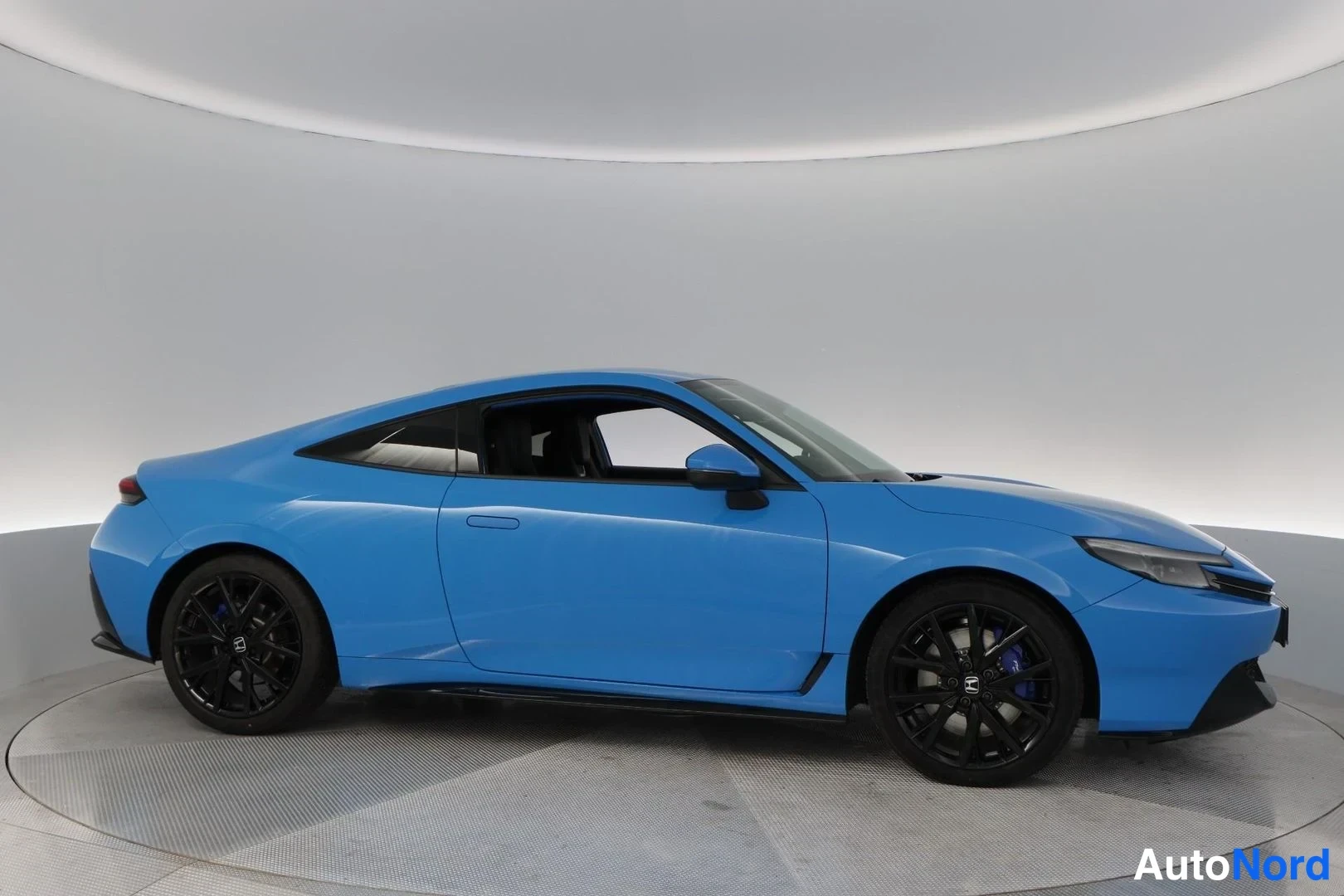 Blue Honda Prelude 2026, front three-quarter, nose to the right, photo 5