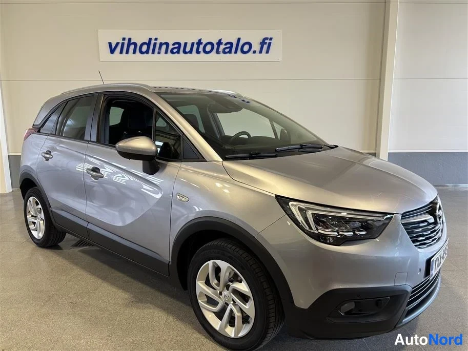 Grey Opel Crossland X 2020, front three-quarter, nose to the right, photo 2