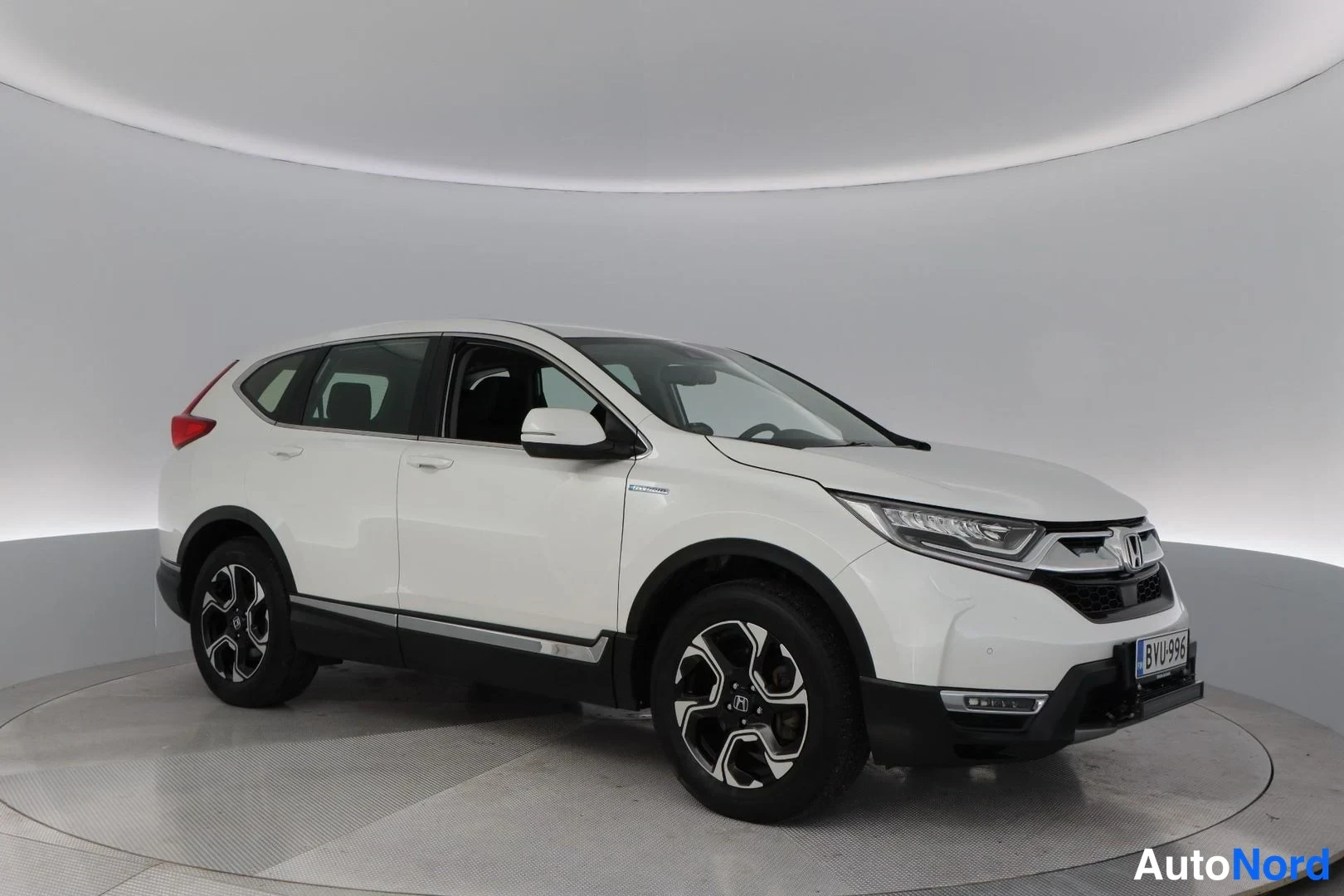 Valkoinen Honda CR-V 2019, etuviisto, keula oikealle, kuva 3