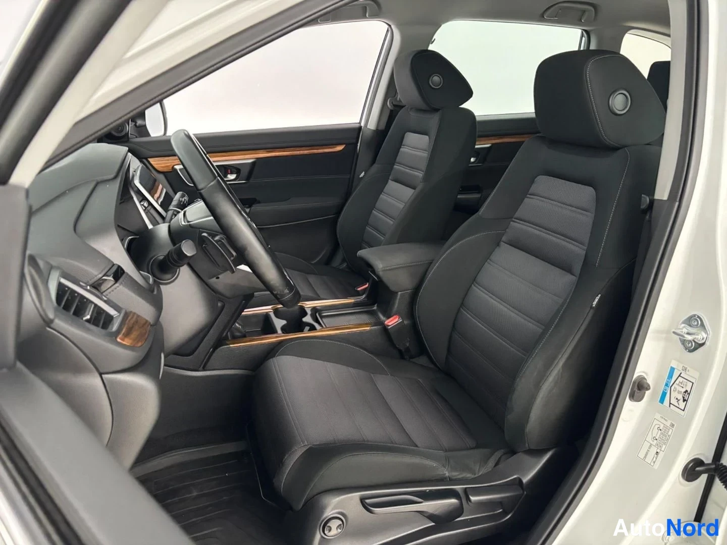 Valkoinen Honda CR-V 2019, etuistuimet, kuva 16