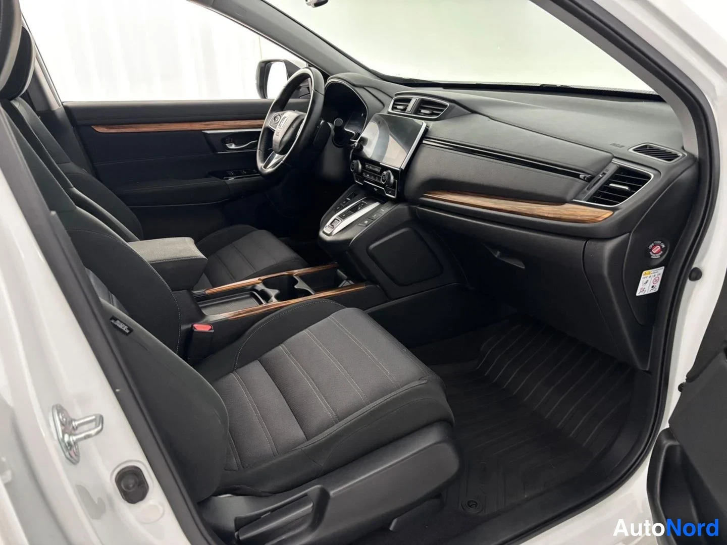 Valkoinen Honda CR-V 2019, ohjaamo, kuva 13
