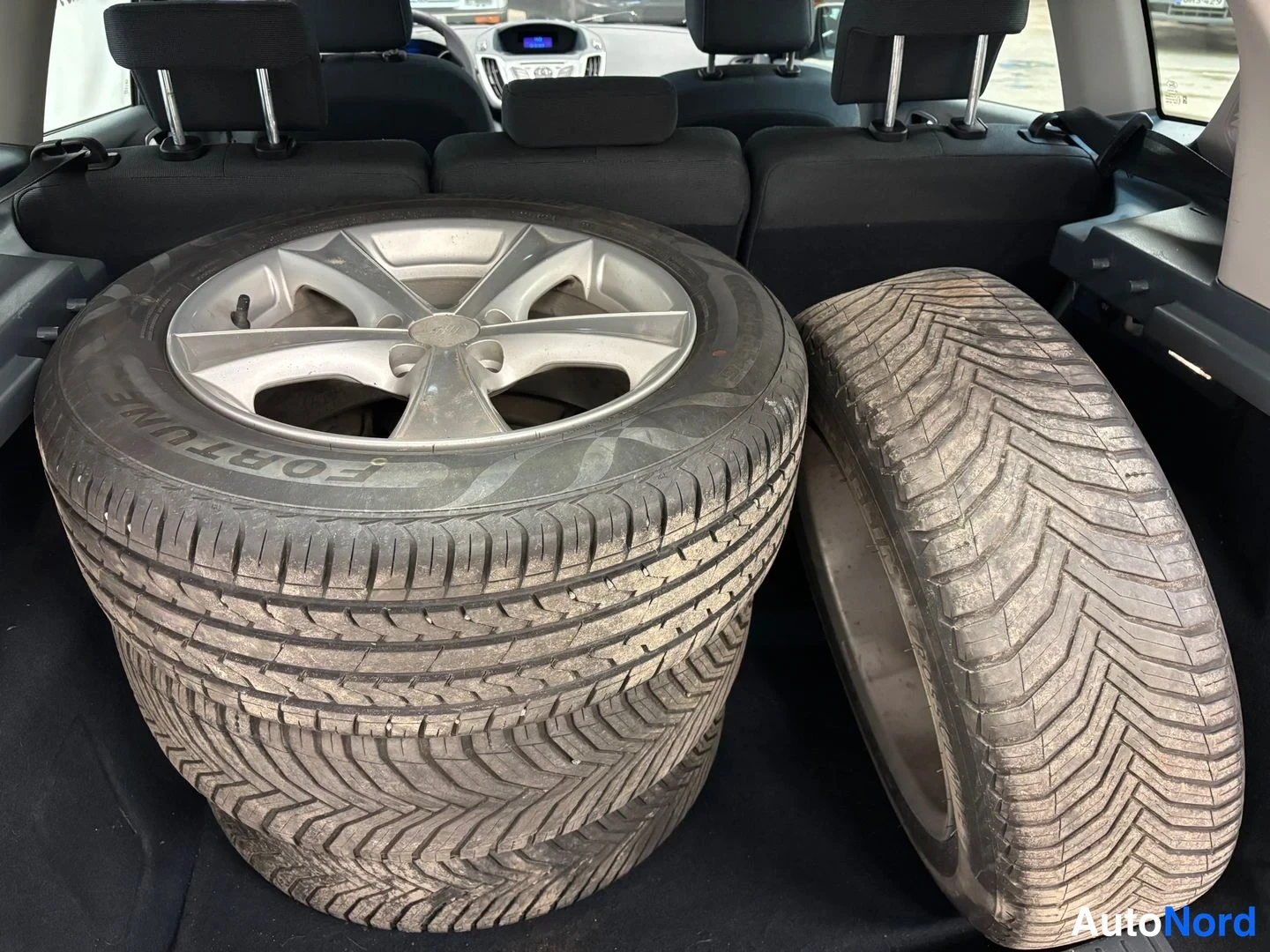 Silver Ford C-Max 2012, boot, photo 9