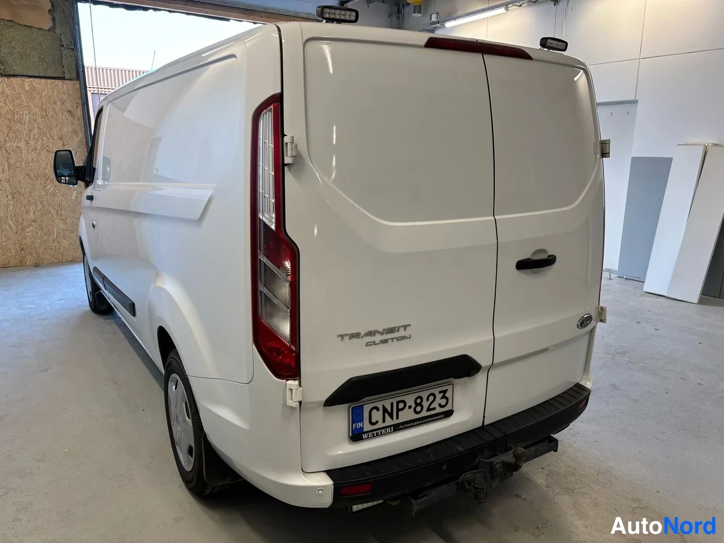 Valkoinen Ford Transit Custom 2020, takaviisto, kuva 5