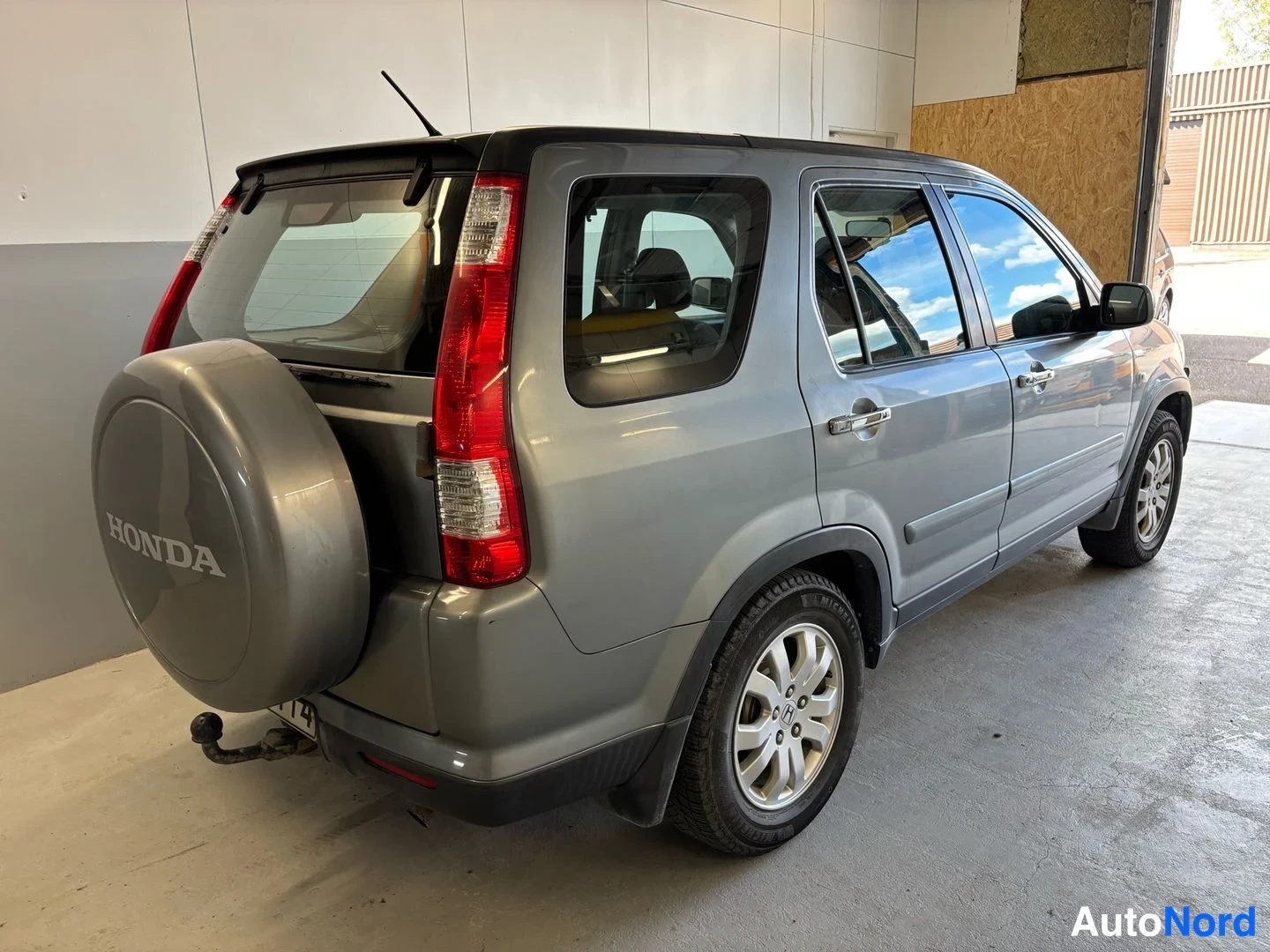 Grey Honda CR-V 2006, rear three-quarter, photo 5
