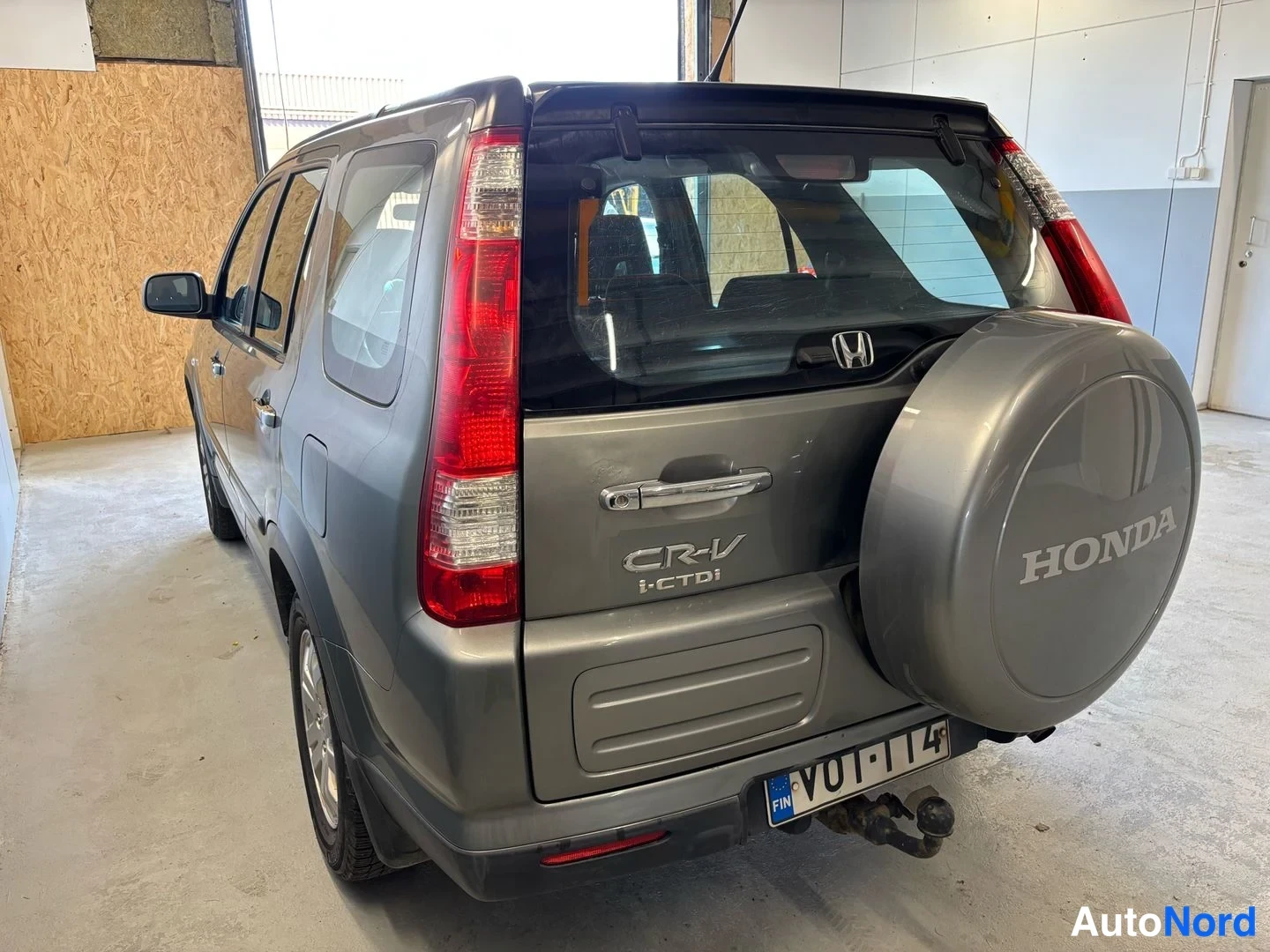 Grey Honda CR-V 2006, rear, photo 6