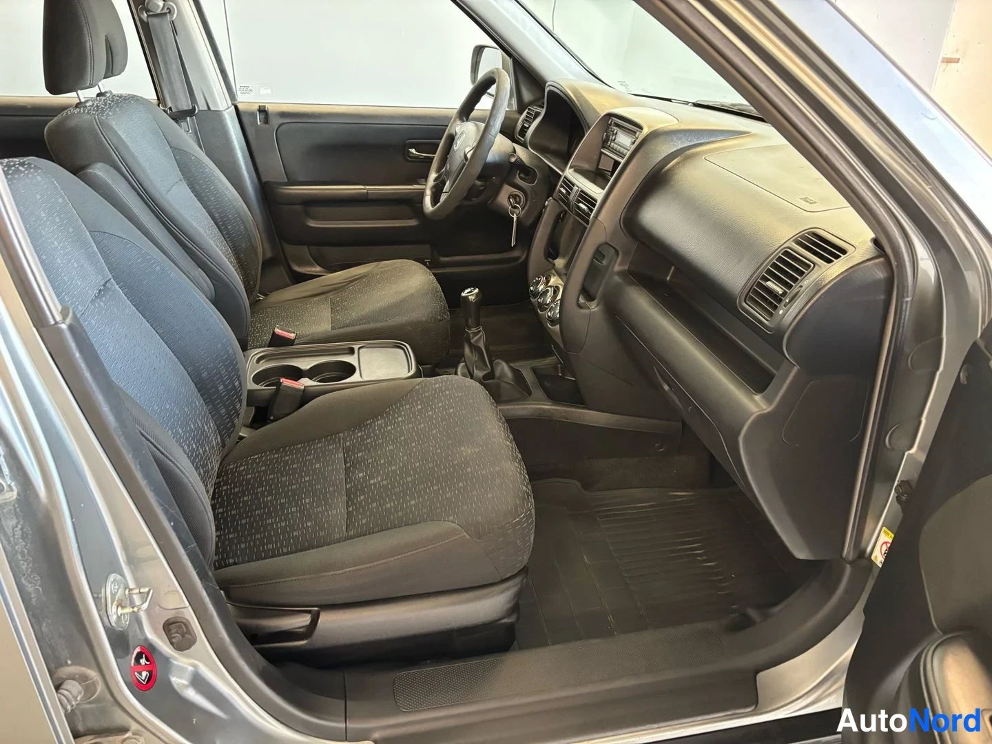 Grey Honda CR-V 2006, front seats, photo 8