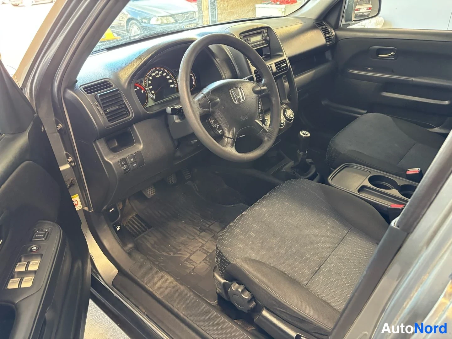 Grey Honda CR-V 2006, cockpit, photo 7