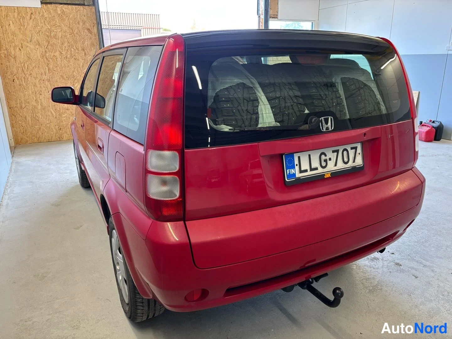 Red Honda HR-V 2004, rear three-quarter, photo 5