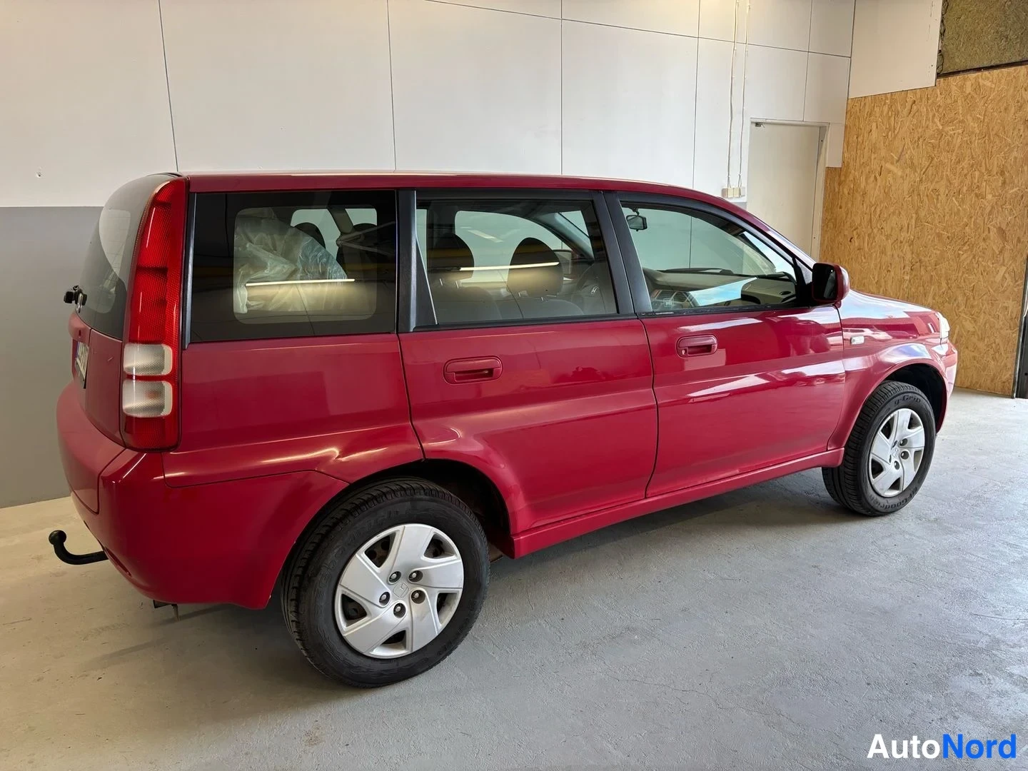 Red Honda HR-V 2004, rear three-quarter, photo 4