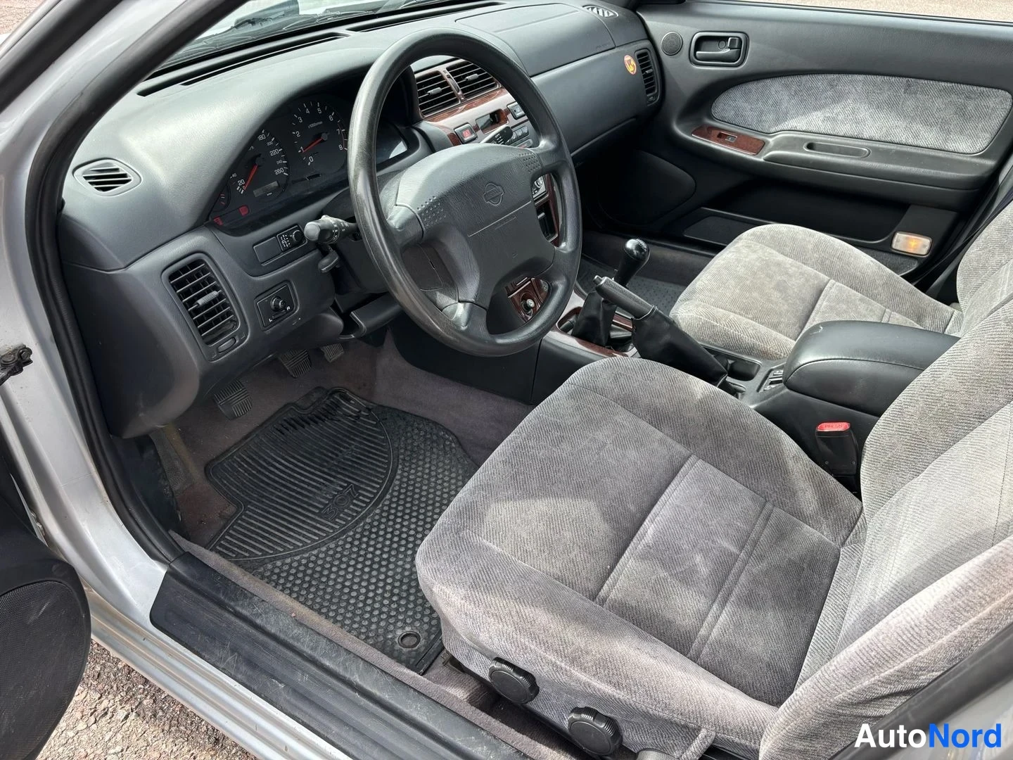 Hopea Nissan Maxima QX 1999, ohjaamo, kuva 5