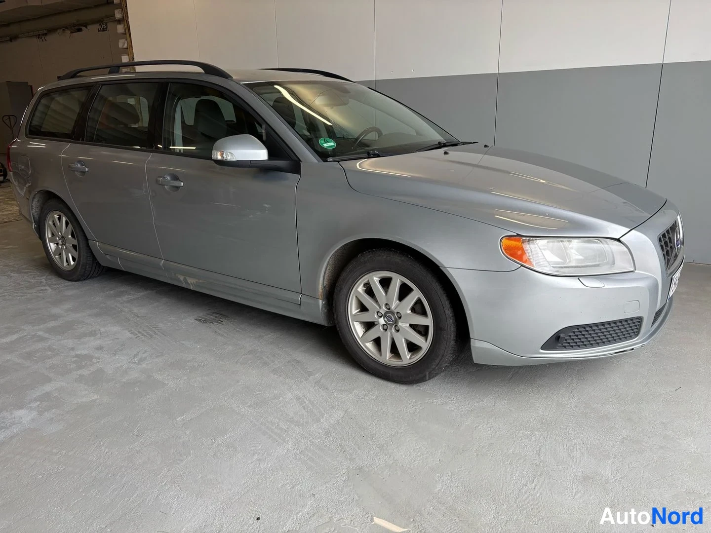 Hopea Volvo V70 2011, etuviisto, keula oikealle, kuva 3