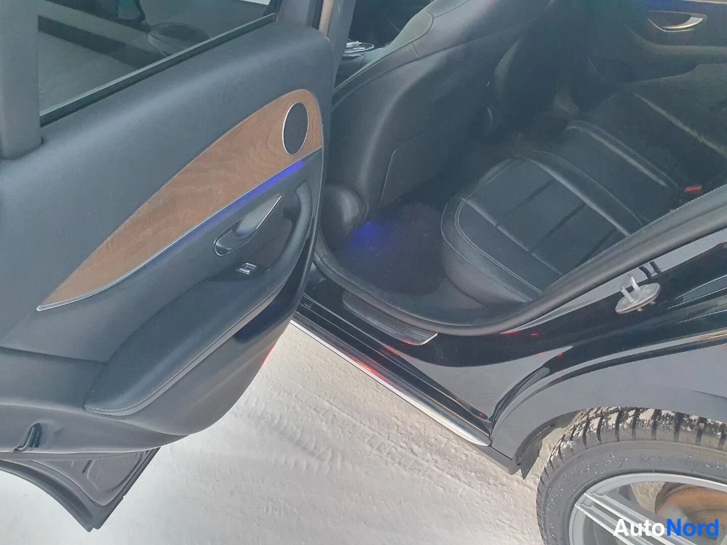 Musta Mercedes-Benz E 4MATIC 2017, yksityiskohta, kuva 15