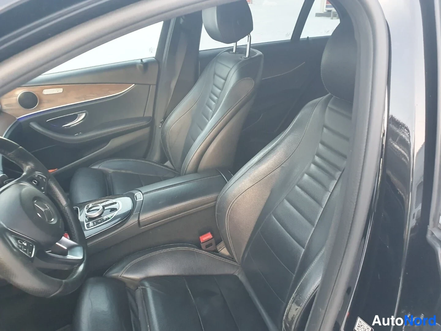 Musta Mercedes-Benz E 4MATIC 2017, etuistuimet, kuva 11