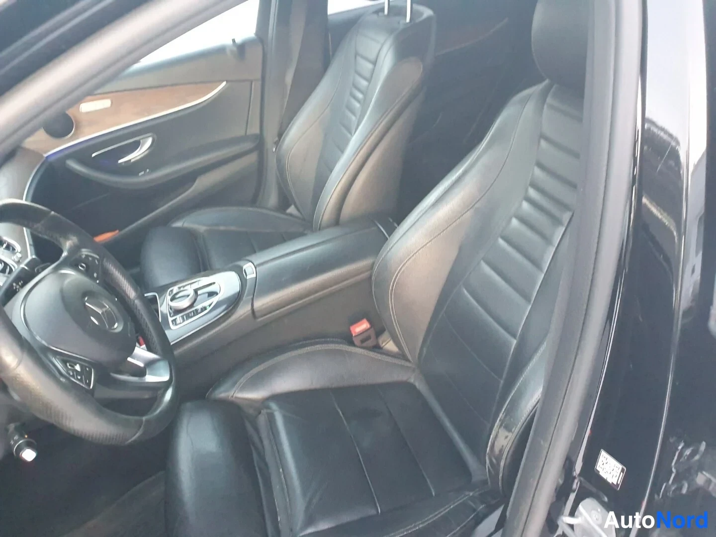 Musta Mercedes-Benz E 4MATIC 2017, etuistuimet, kuva 8