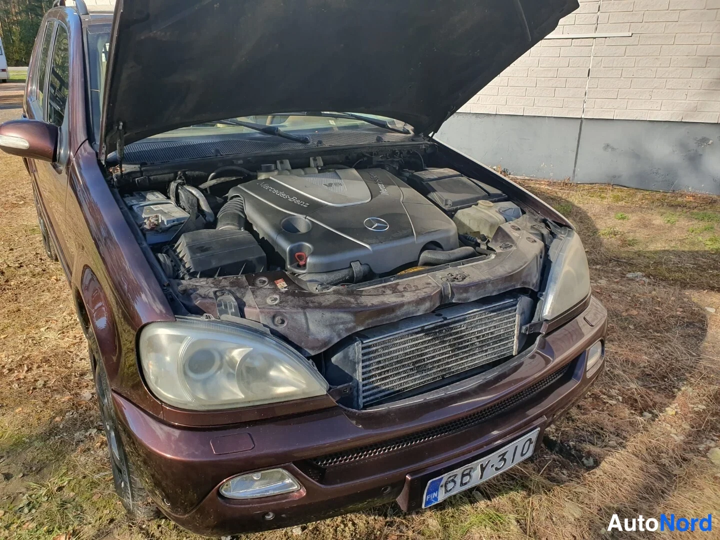 Ruskea Mercedes-Benz ML  Maastoauto 2003, moottoritila, kuva 16