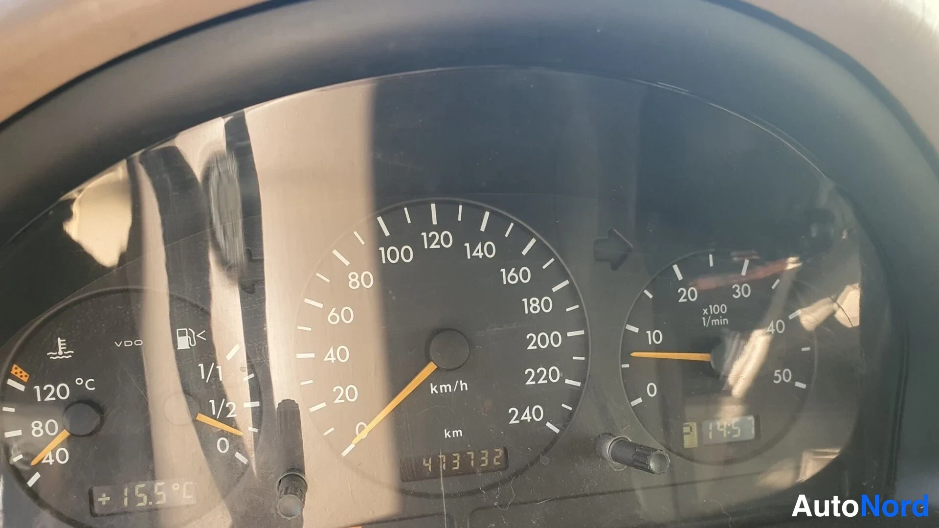 Ruskea Mercedes-Benz ML  Maastoauto 2003, yksityiskohta, kuva 18