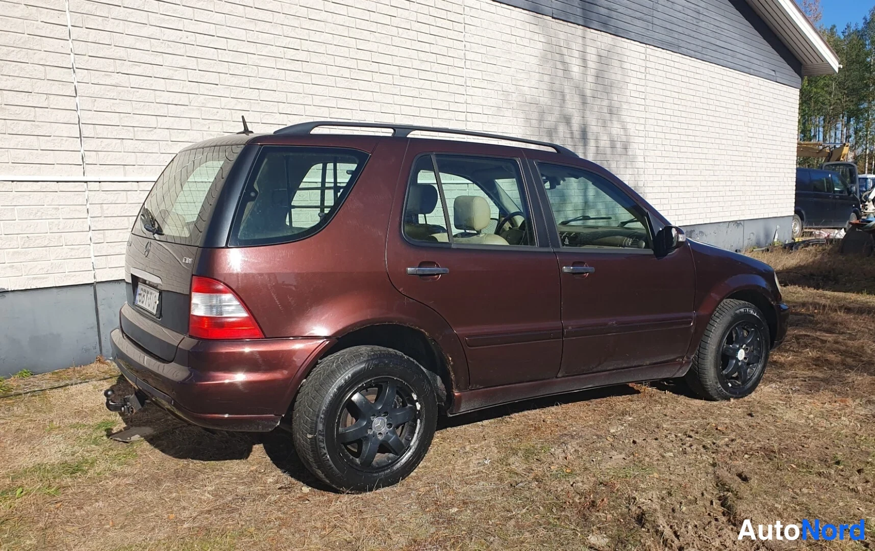 Ruskea Mercedes-Benz ML  Maastoauto 2003, takaviisto, kuva 10