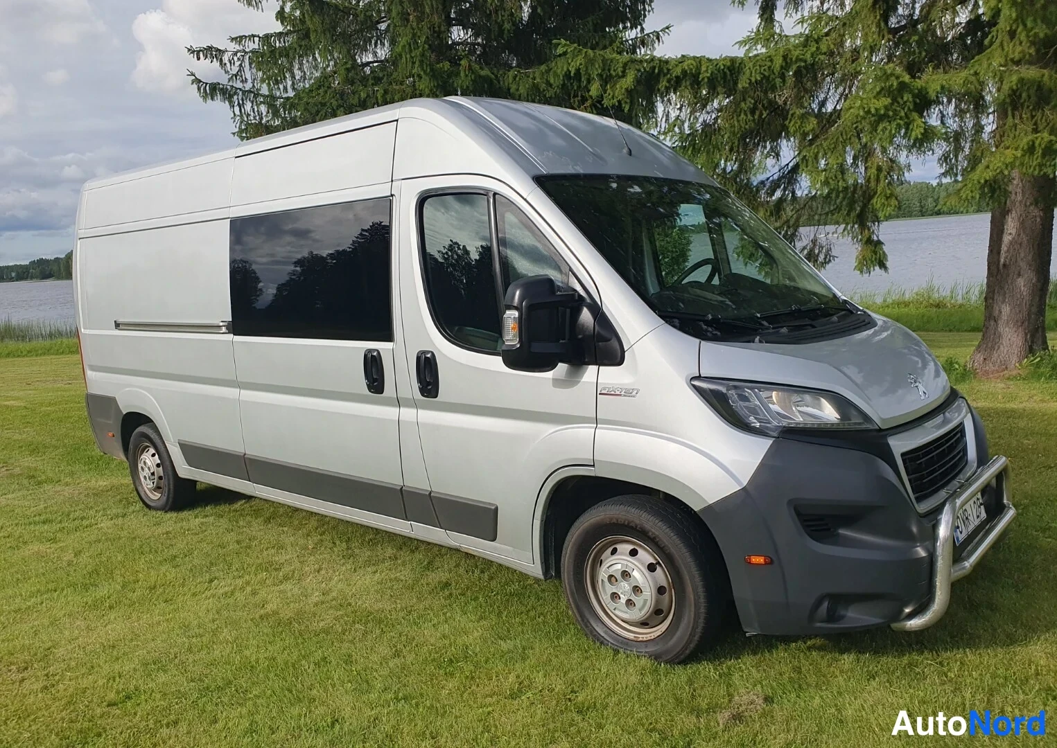 Harmaa Peugeot Boxer 2017, etuviisto, keula oikealle, kuva 3