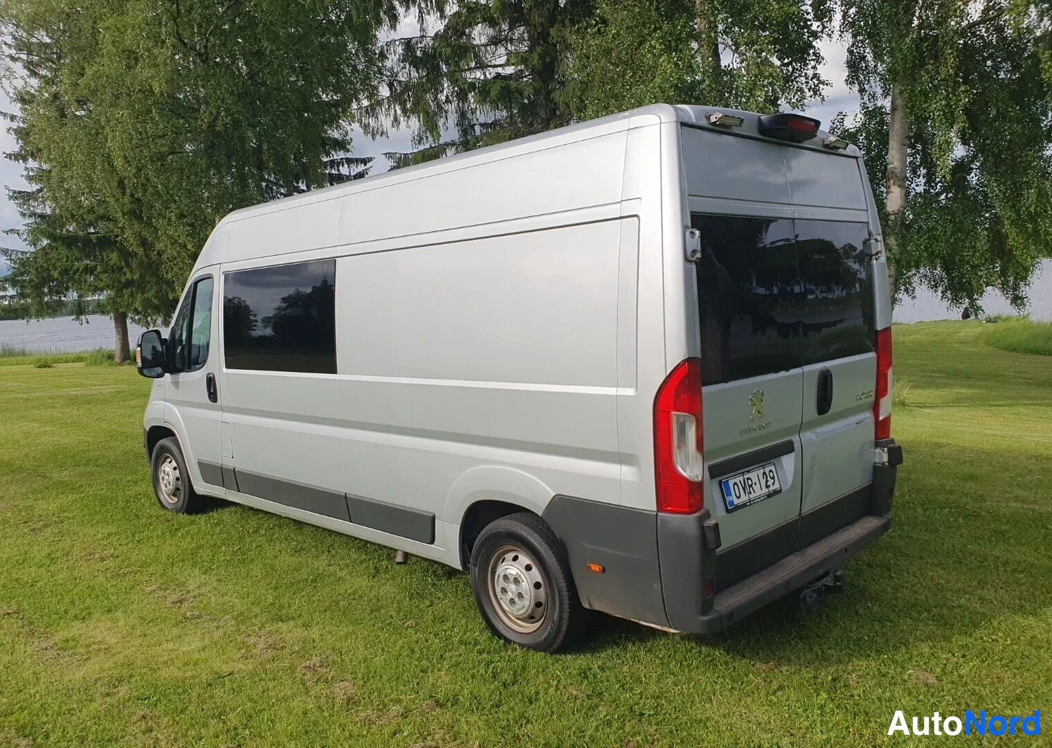 Harmaa Peugeot Boxer 2017, takaviisto, kuva 9